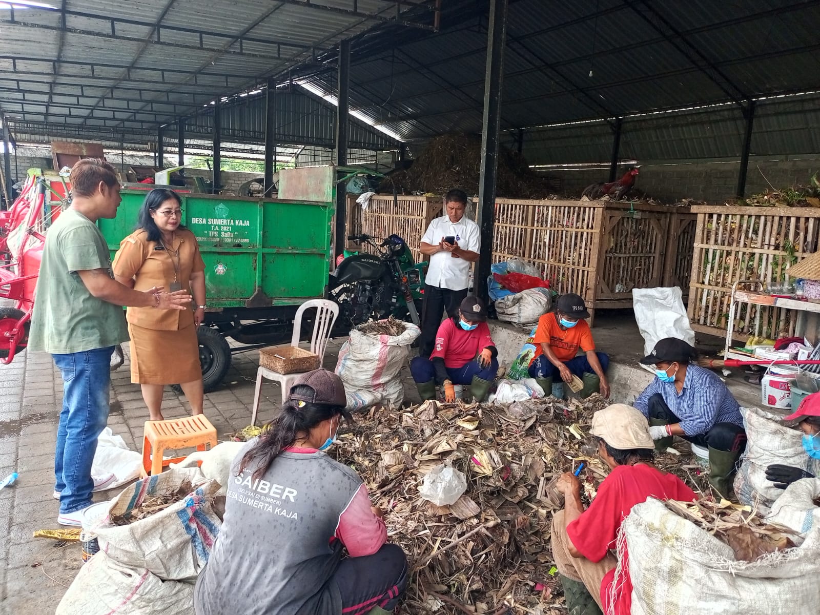 Inspeksi TPS SaDu Bersama  Ibu Camat Denpasar Timur